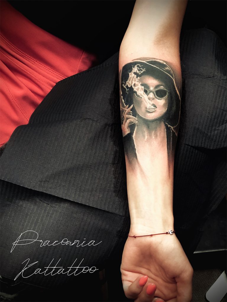 tatuaż twarz kobiety podziemny krąg
